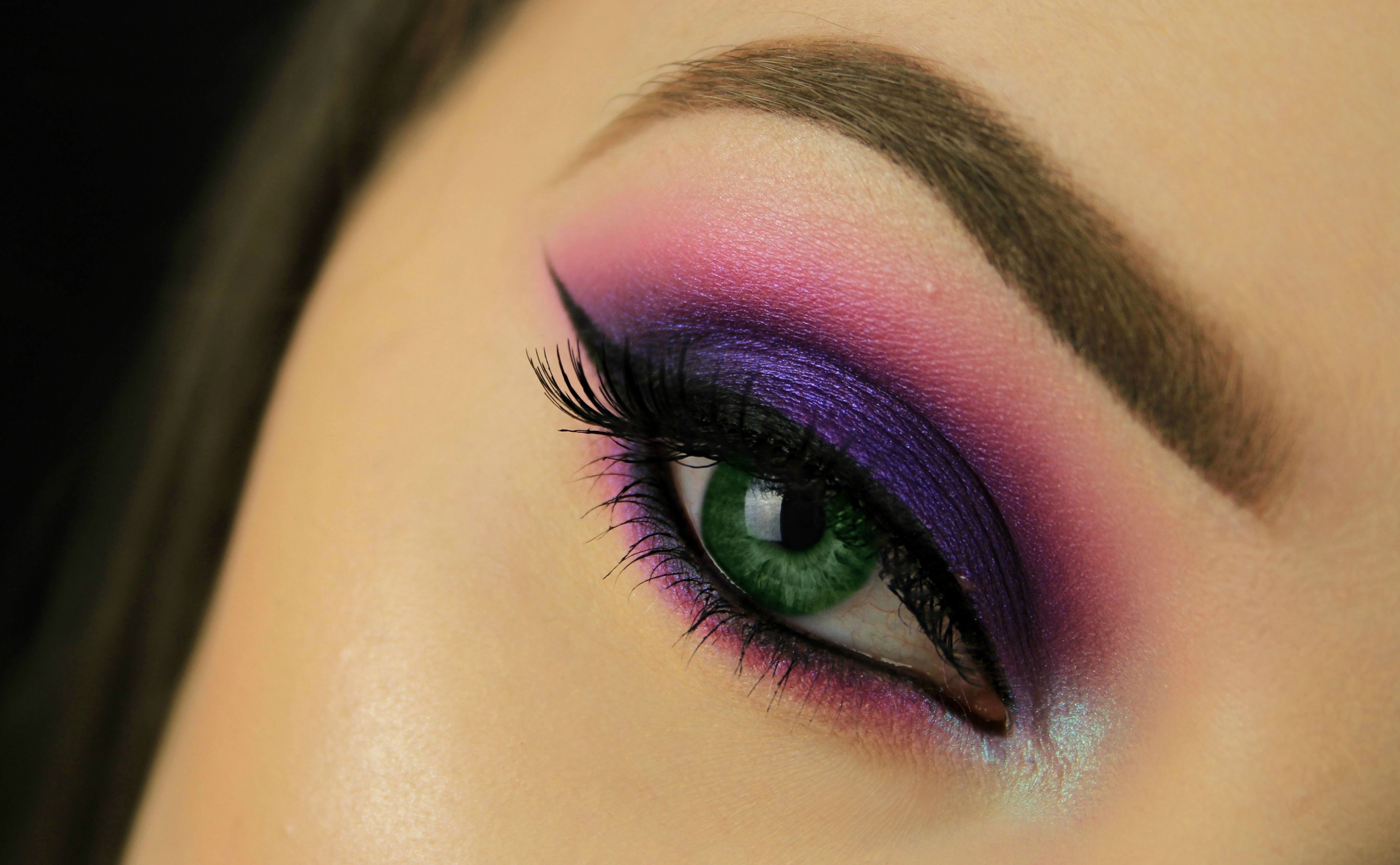 Фиолетовый макияж для зеленых глаз